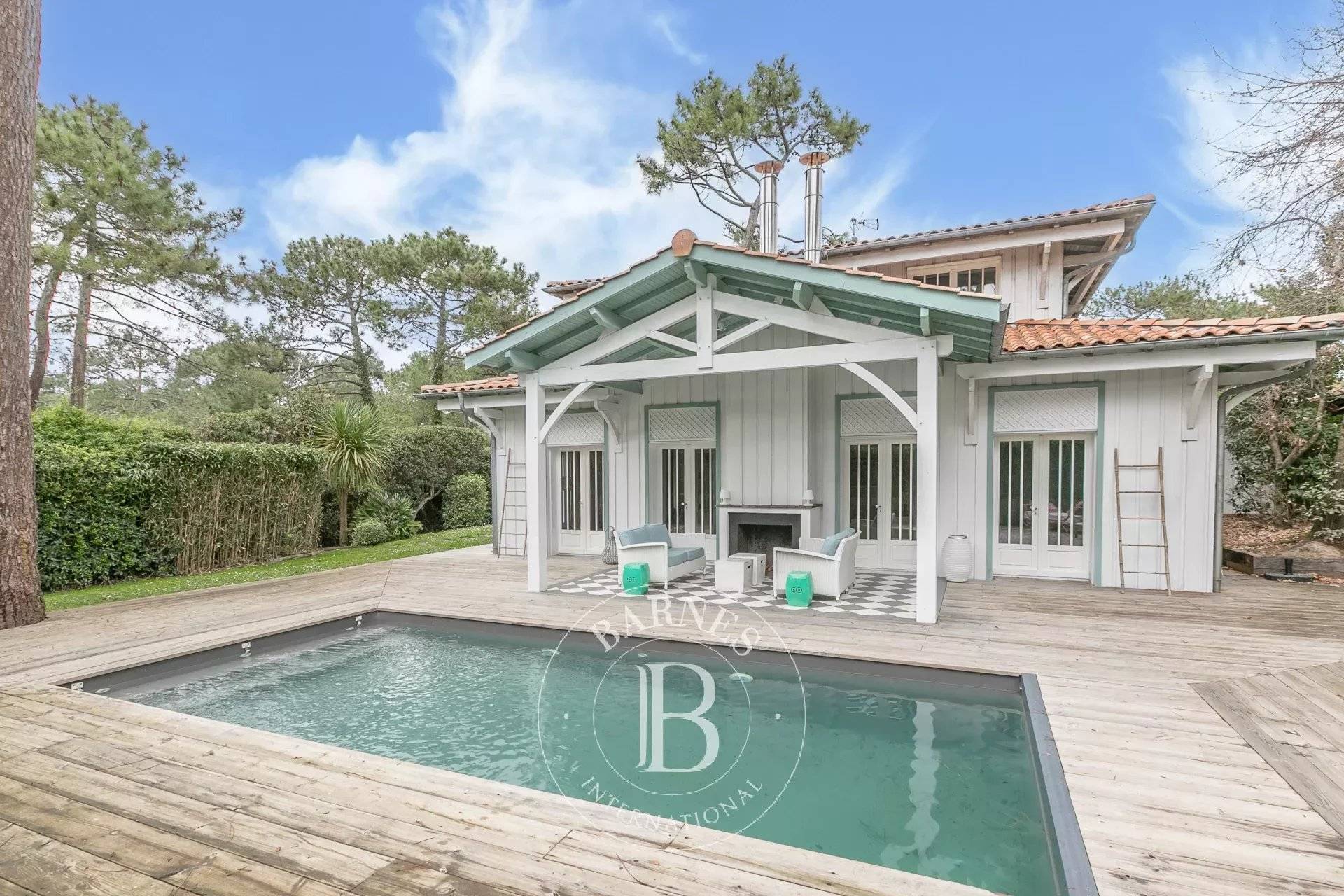 VILLA FERRET CAPIENNE A VENDRE