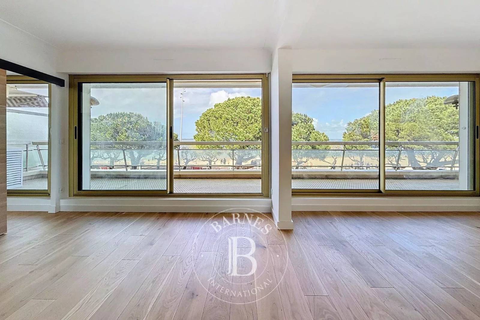 APPARTEMENT SITUÉ EN PREMIÈRE LIGNE ARCACHON CENTRE