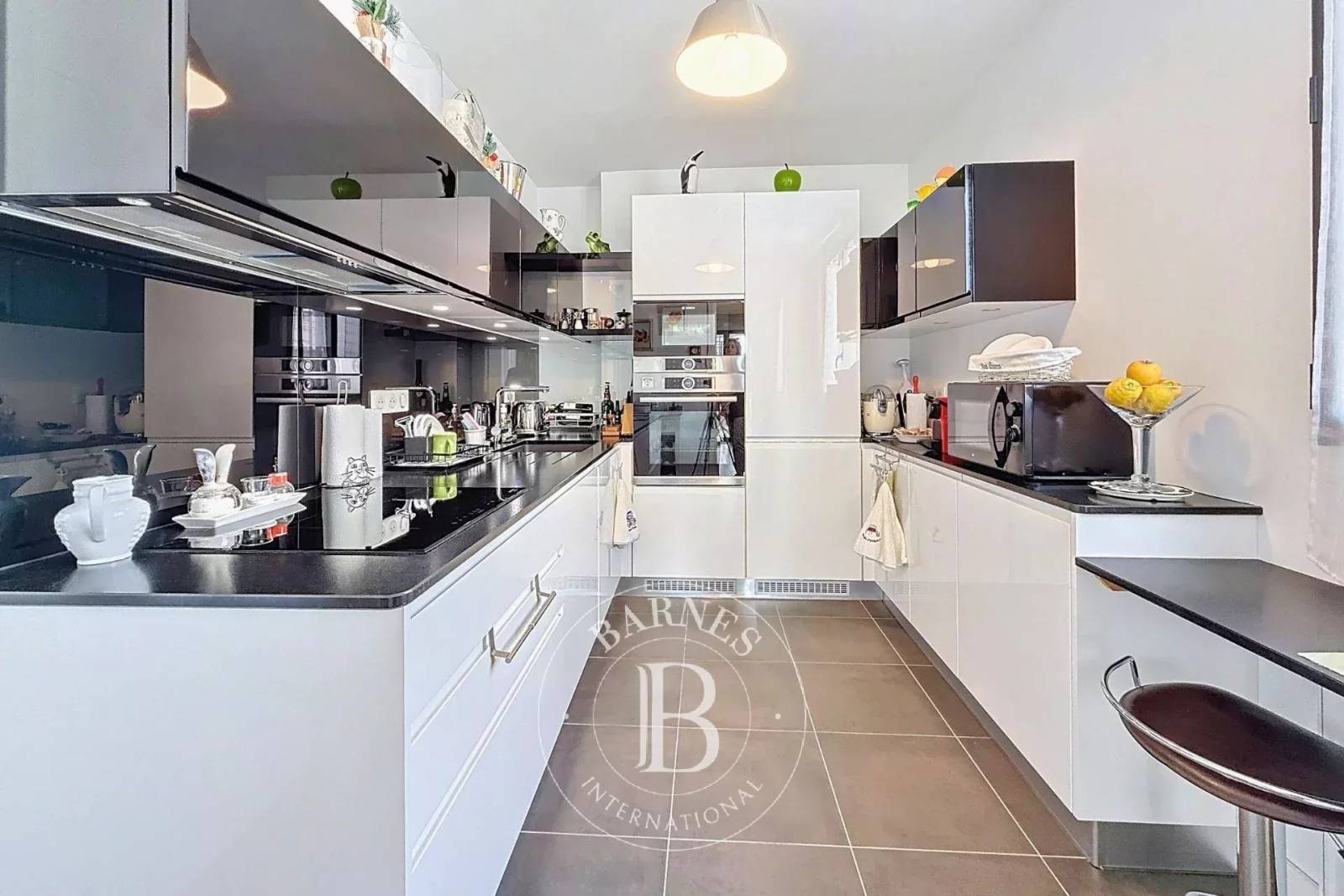 APPARTEMENT DE STANDING DE 132 M² AVEC BALCONS ET PARKING EN CENTRE-VILLE D’ARCACHON