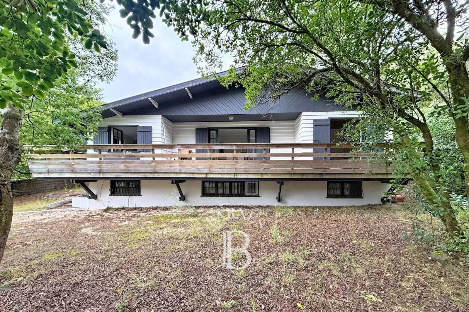 MAISON EN BOIS AU CALME, EN LISIÈRE DE FORÊT SUR LA PRESQU’ÎLE DU CAP FERRET