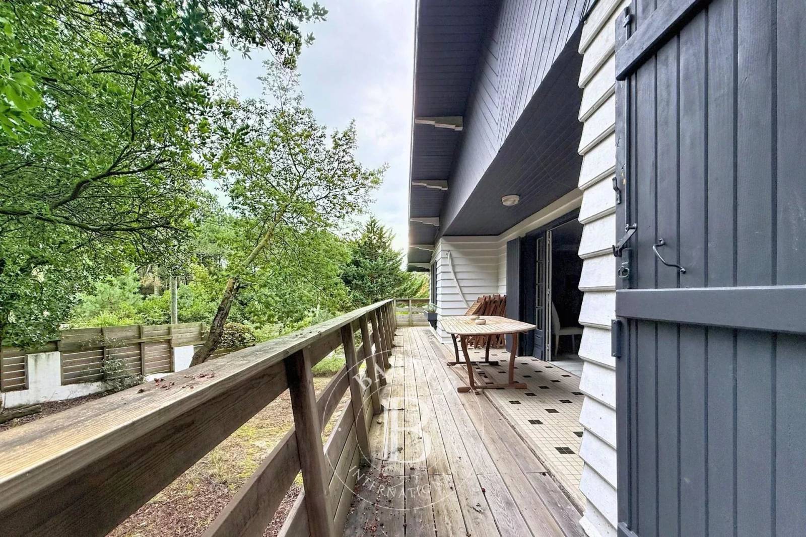 MAISON EN BOIS AU CALME, EN LISIÈRE DE FORÊT SUR LA PRESQU’ÎLE DU CAP FERRET