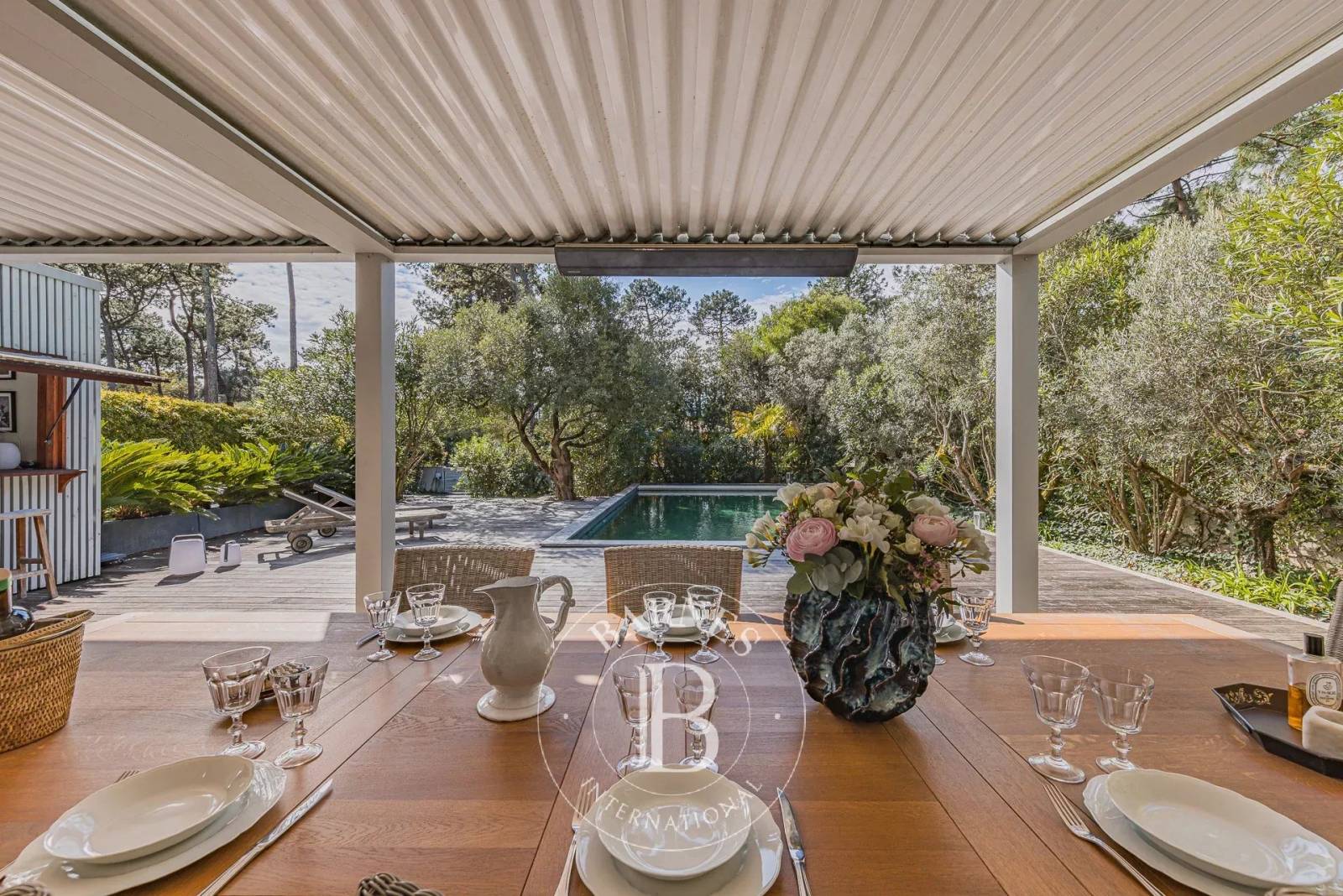 VILLA « CALYPSO » PROCHE DE LA PLAGE DES AMÉRICAINS AU CAP FERRET, AVEC PISCINE CHAUFFÉE ET CUISINE D’ÉTÉ – CAPACITÉ 12 PERSONNES