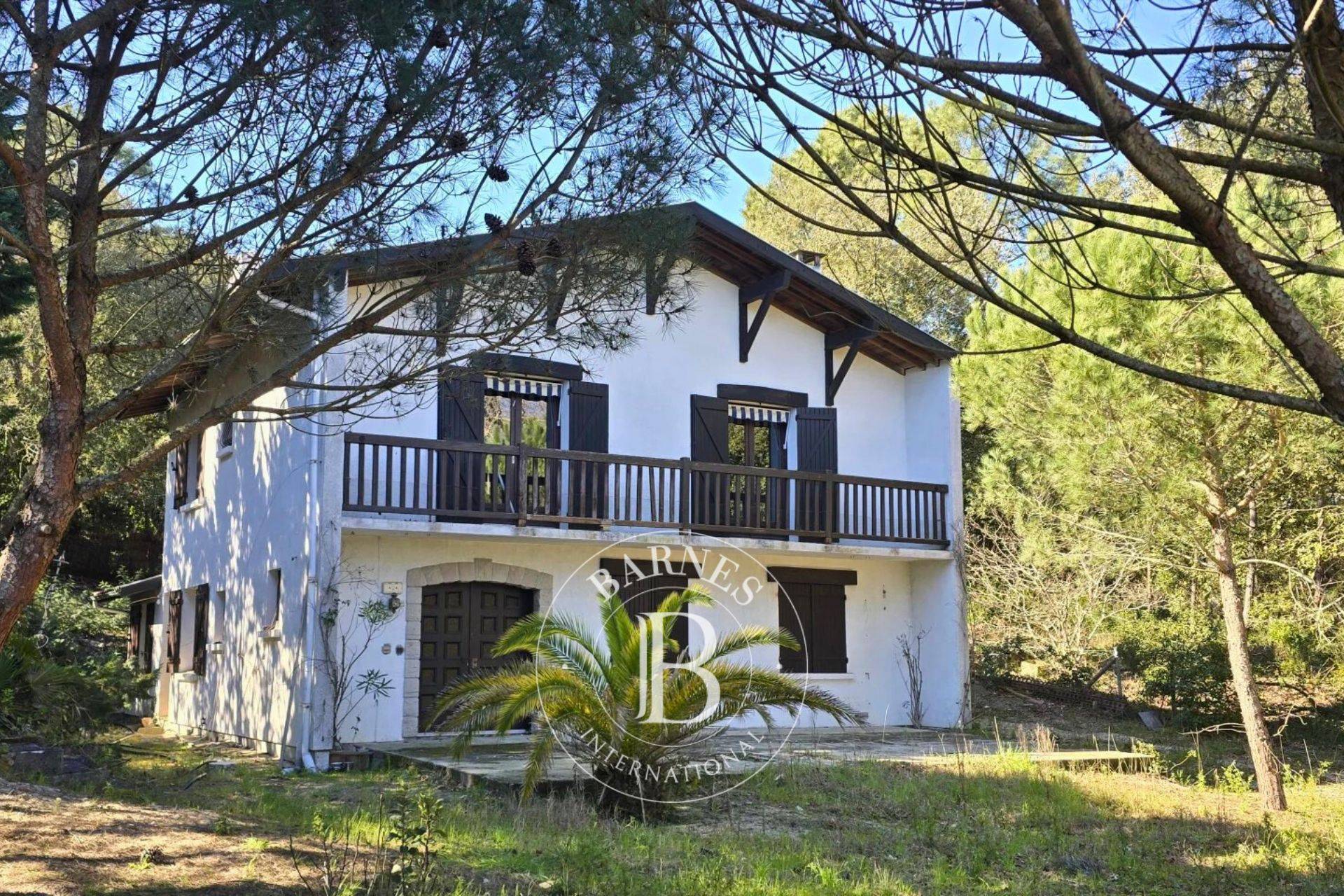 VILLA À RÉNOVER SUR UN EMPLACEMENT PRIVILÉGIÉ AU PYLA-SUR-MER