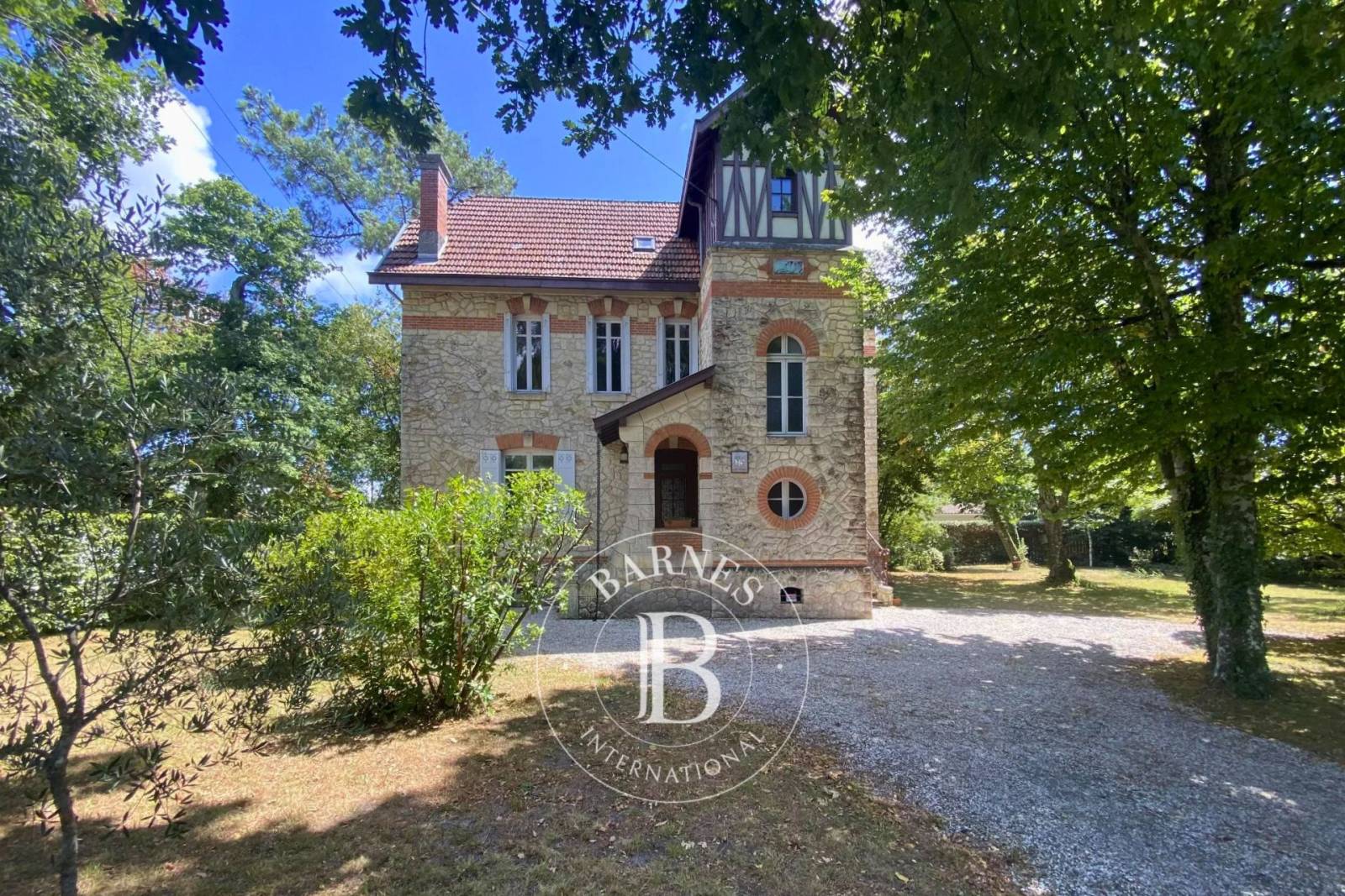 MAISON DE MAÎTRE AVEC TERRAIN DIVISIBLE À TAUSSAT, SUR LE BASSIN D’ARCACHON