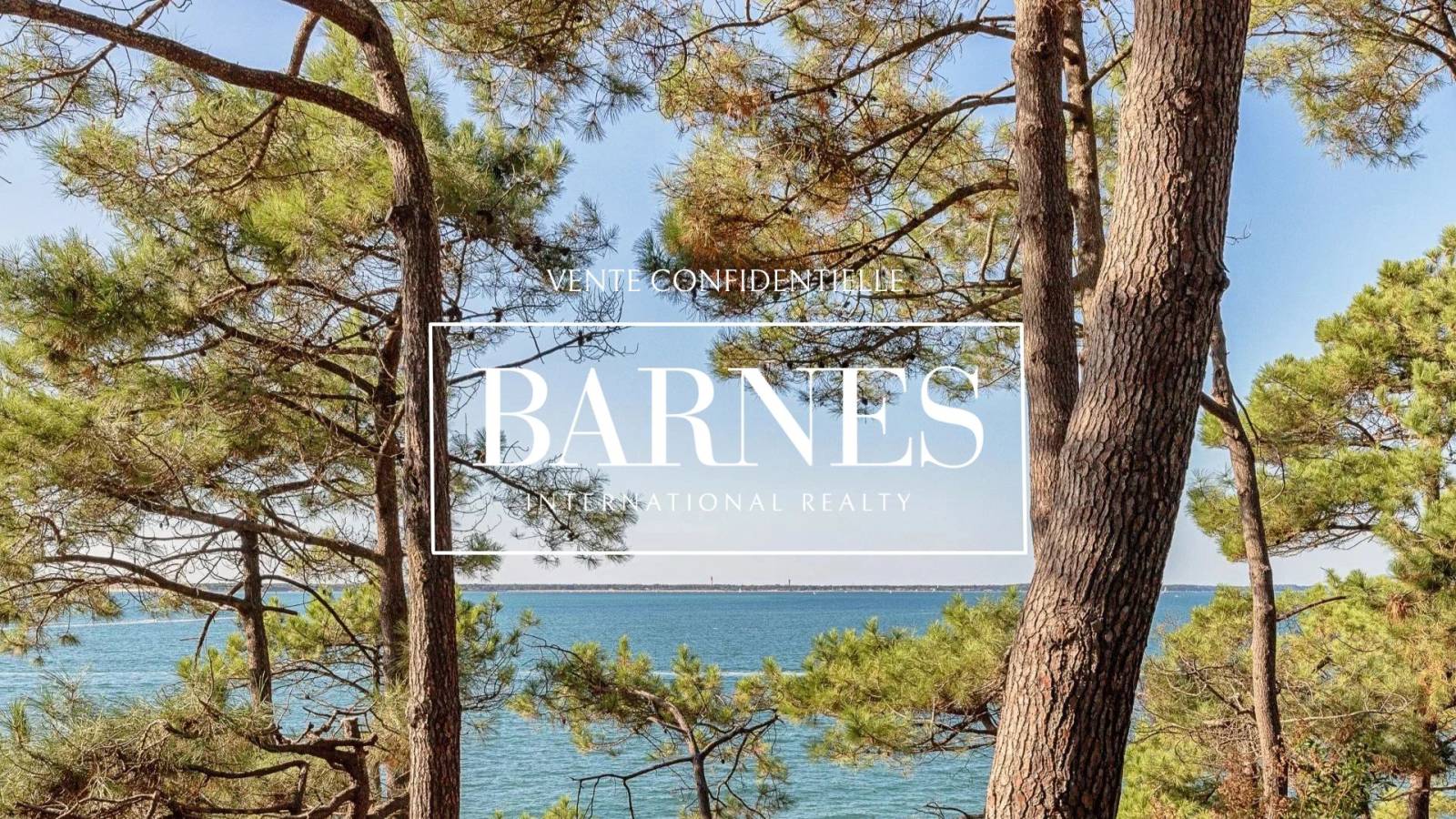 VILLA EN PREMIÈRE LIGNE DANS LE QUARTIER DE LA CORNICHE, AU PYLA-SUR-MER