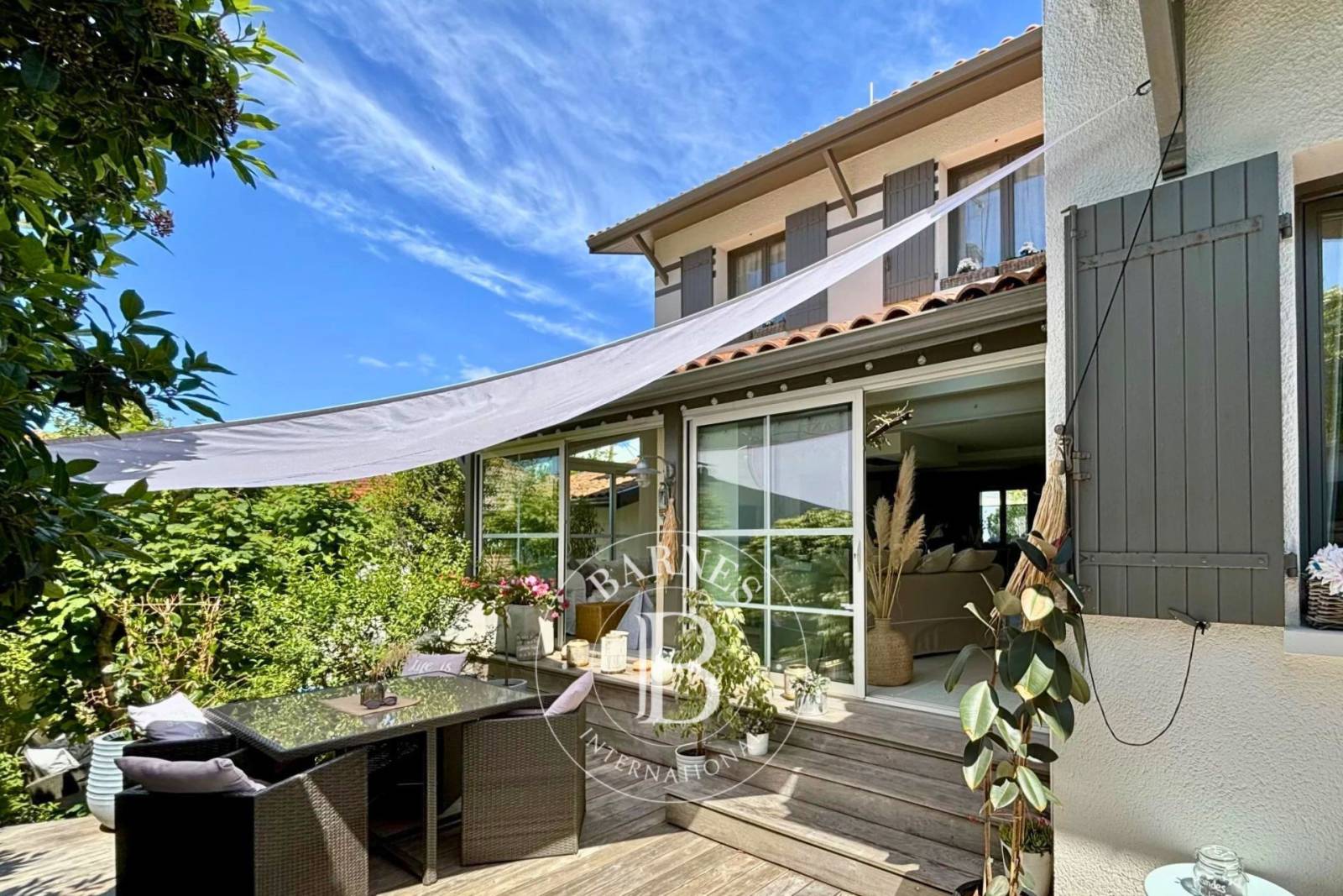 pièce de vie traversante est-ouest villa arcachon agence immobilière