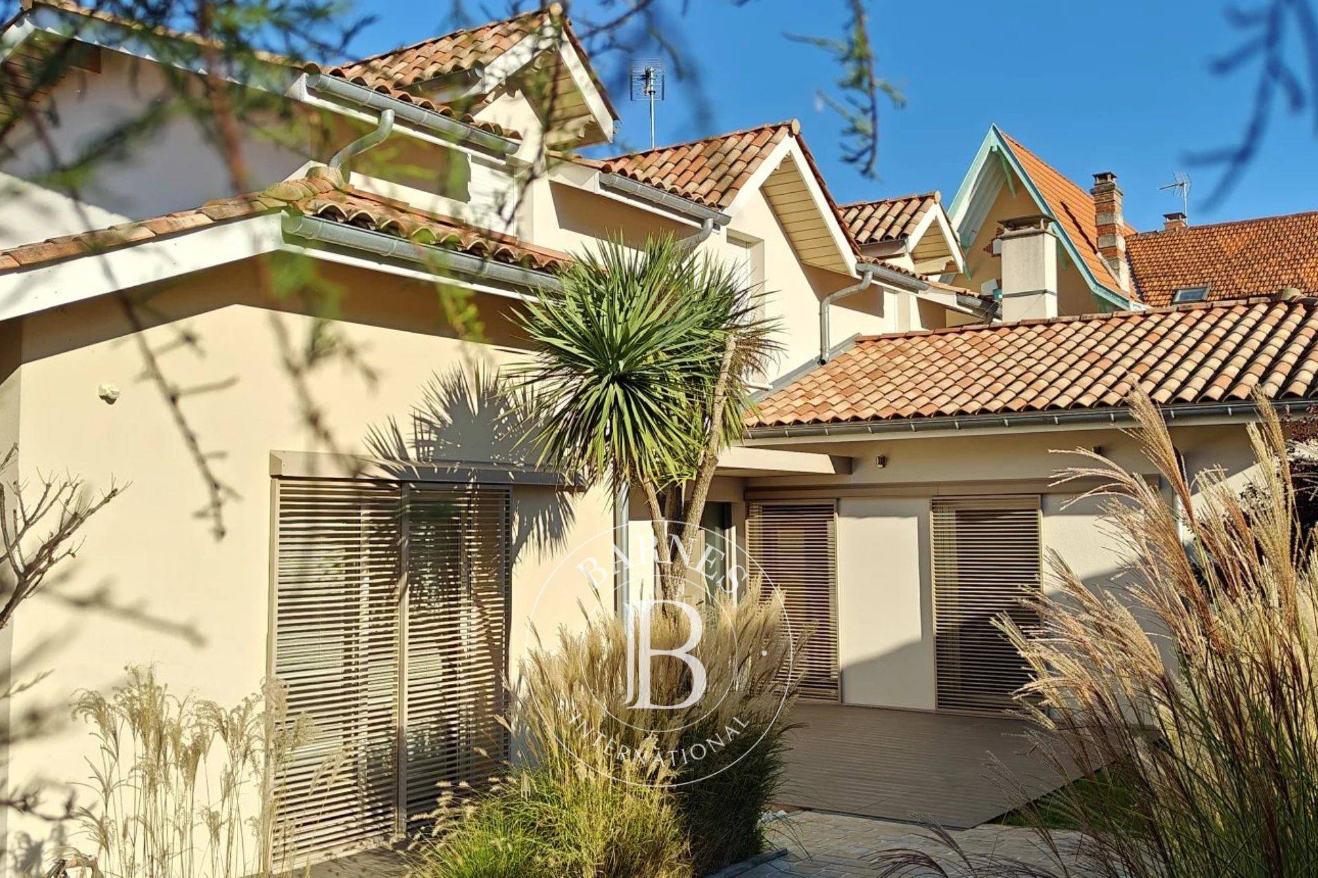 Villa contemporaine de luxe à Arcachon, immobilier de prestige Barnes Bassin d’Arcachon