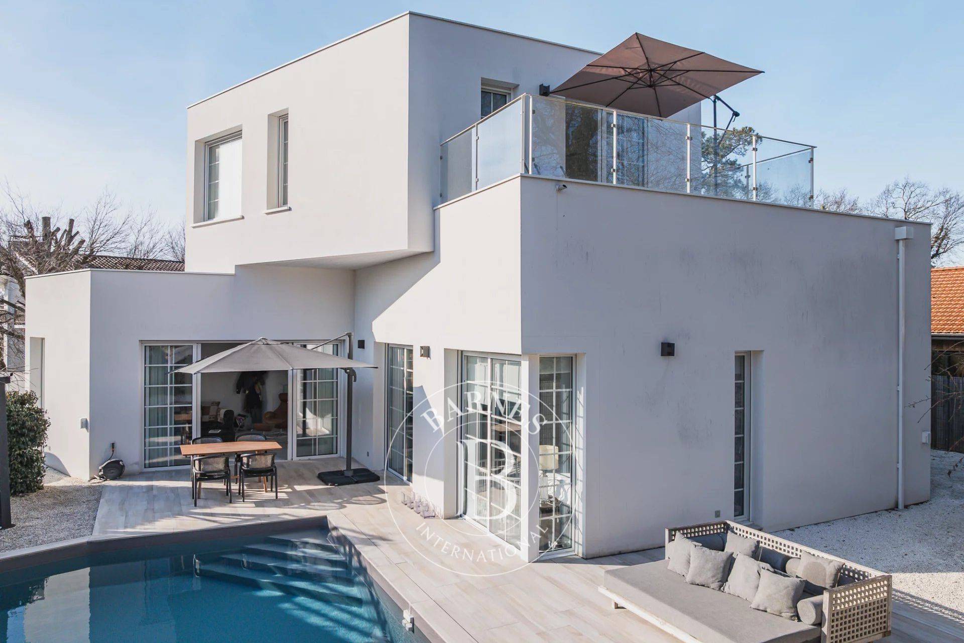 Villa contemporaine avec piscine chauffée à La Hume