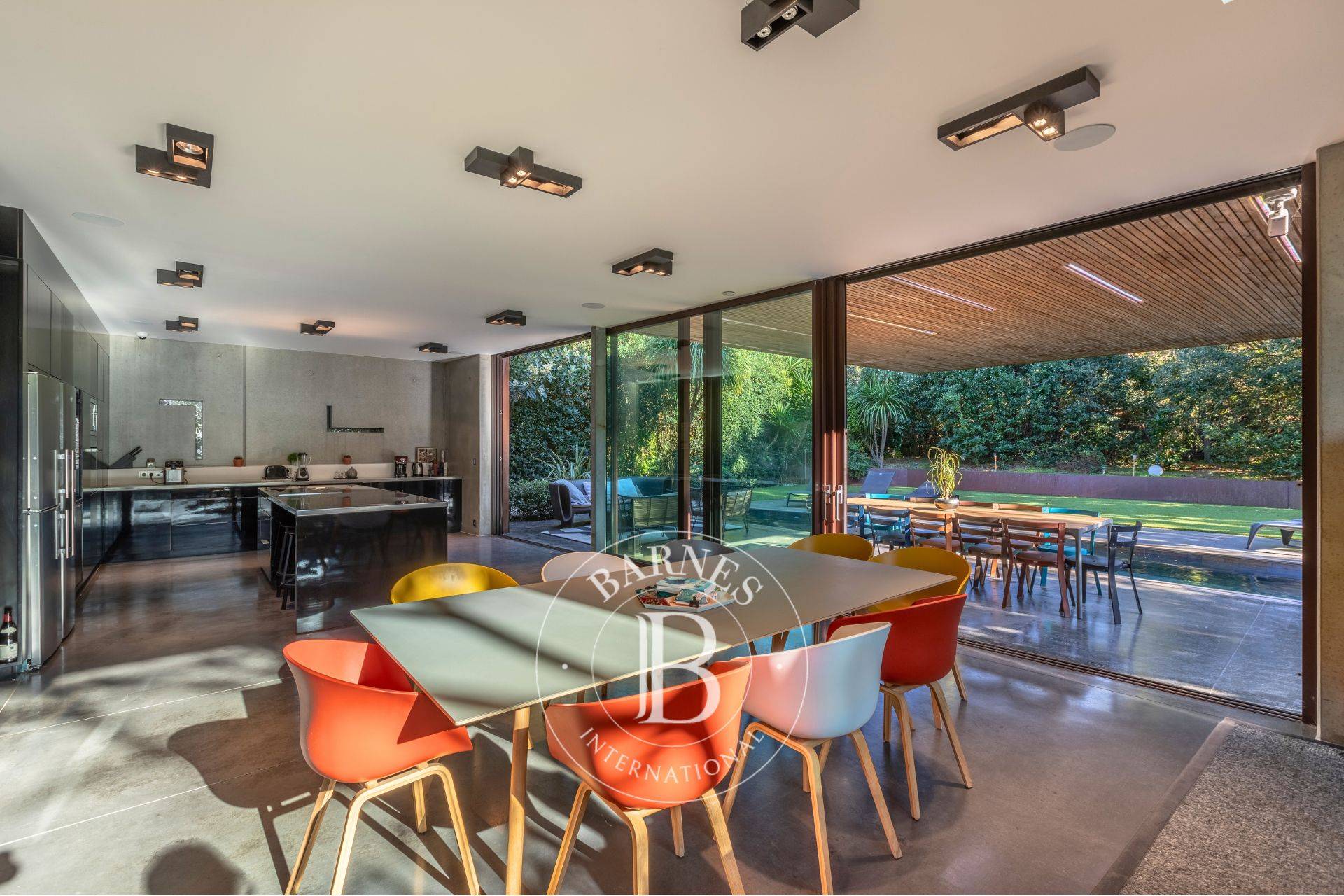 Villa contemporaine à vendre Bassin d'Arcachon, jardin paysager et prestations haut de gamme