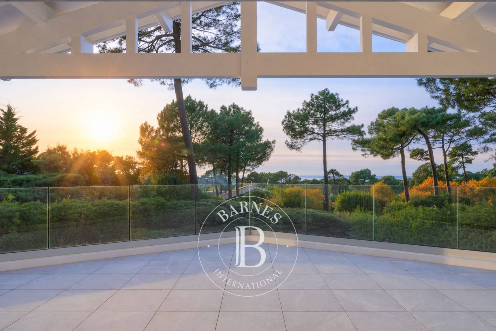 VILLA D’EXCEPTION AU PYLA-SUR-MER AVEC VUE PANORAMIQUE SUR LE BASSIN D’ARCACHON