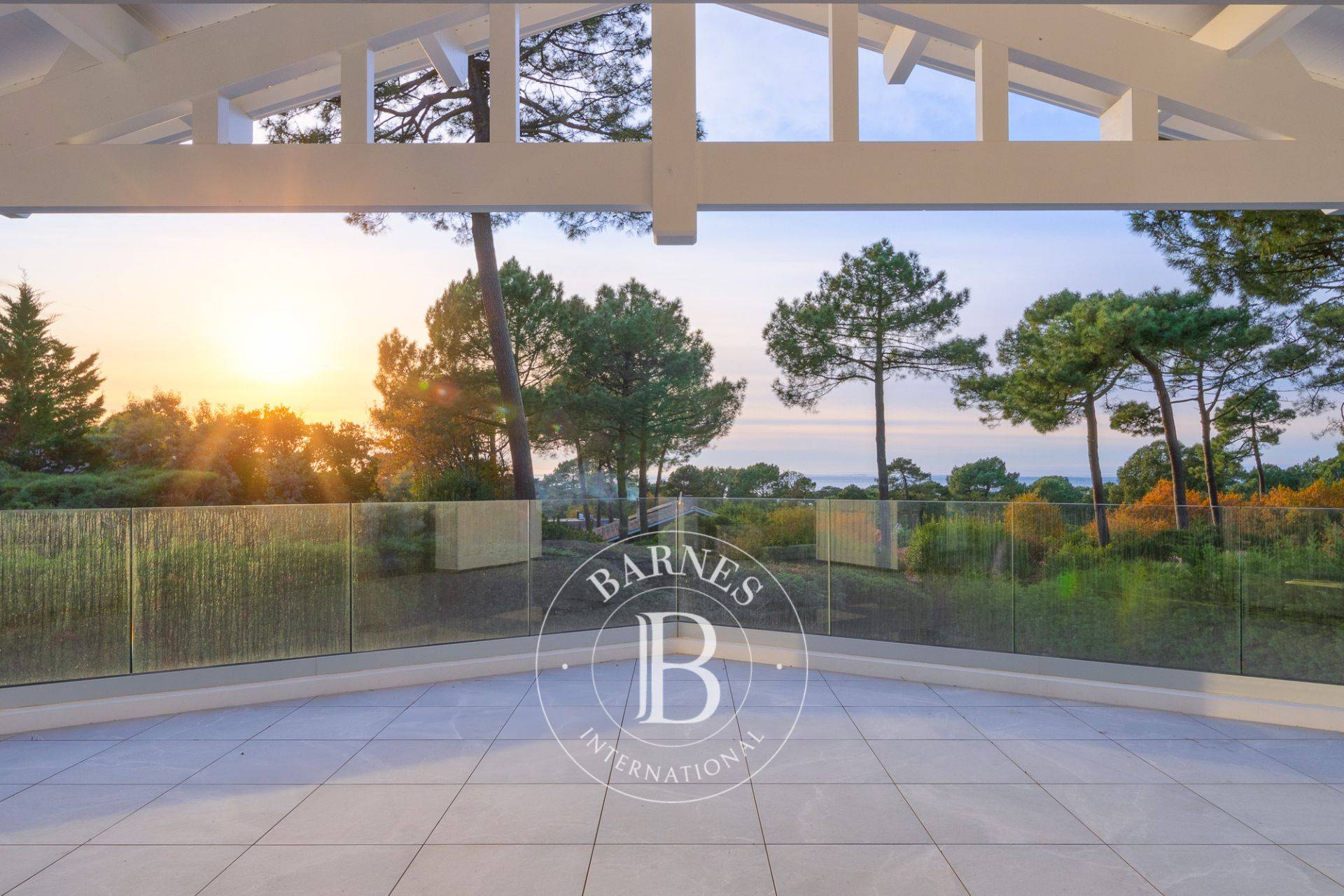 VILLA D’EXCEPTION AU PYLA-SUR-MER AVEC VUE PANORAMIQUE SUR LE BASSIN D’ARCACHON