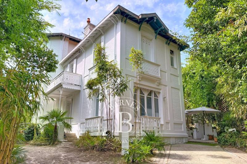 VILLA DE CARACTÈRE EN VILLE D’HIVER À ARCACHON