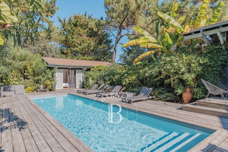 VILLA FERRET-CAPIENNE AVEC PISCINE DANS LE QUARTIER DU PHARE, AU CAP FERRET