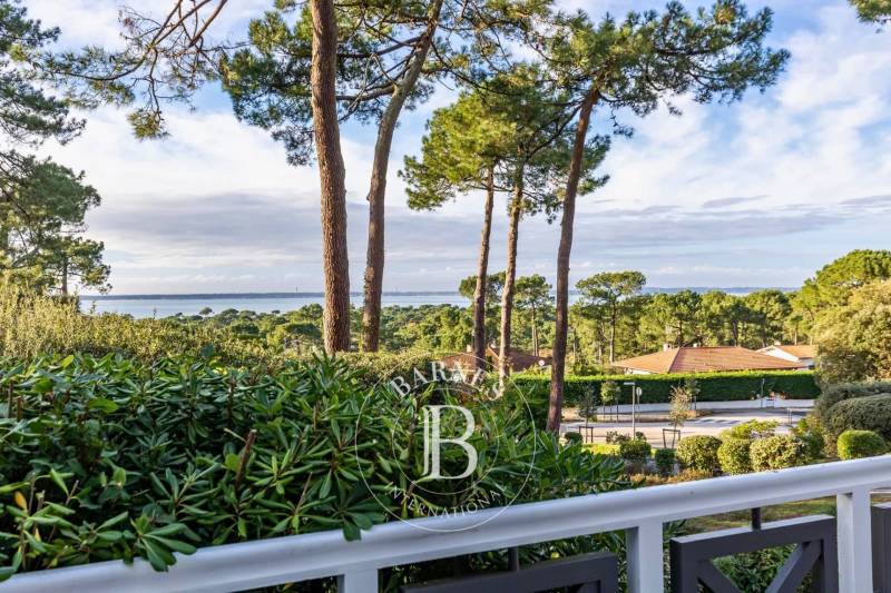 ÉLÉGANTE VILLA FAMILIALE DE 162 M² AVEC PISCINE ET JARDIN AU PYLA-SUR-MER