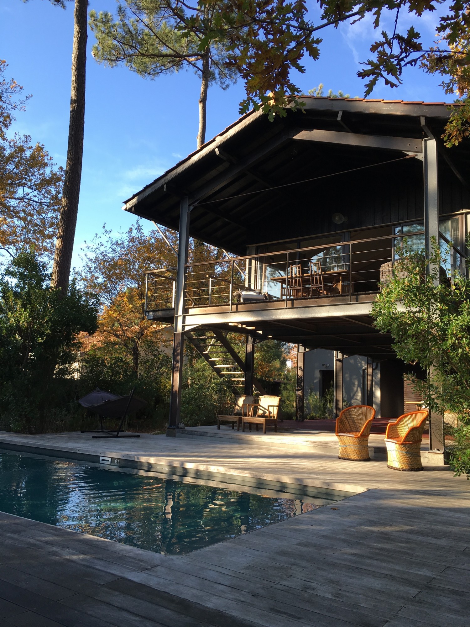 A VENDRE BELLE VILLA BOIS AVEC PISCINE CHAUFFÉE ESPRIT BASSIN PYLA SUR MER