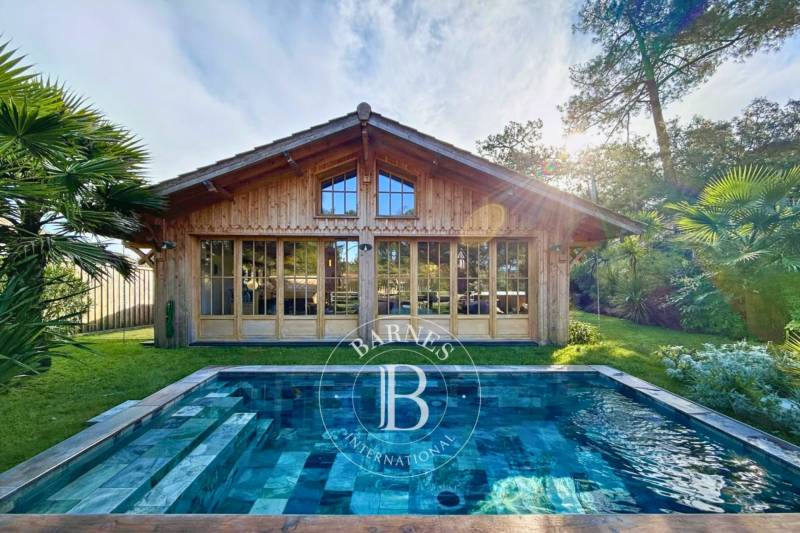 VILLA STYLE CABANE BOIS AVEC PISCINE DANS LE VILLAGE DU CANON, SUR LA PRESQU’ÎLE DU CAP FERRET