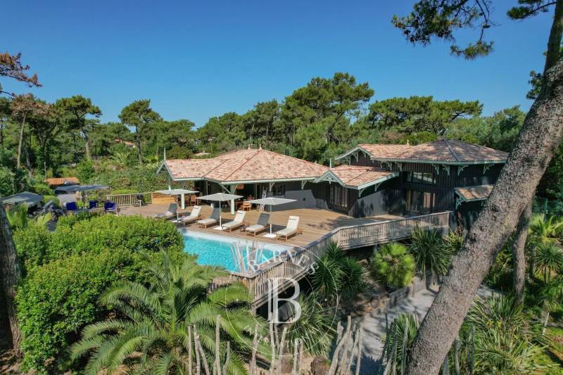 VILLA D’EXCEPTION AVEC PISCINE ET GRAND JARDIN DANS LE TRIANGLE D’OR, CAP FERRET