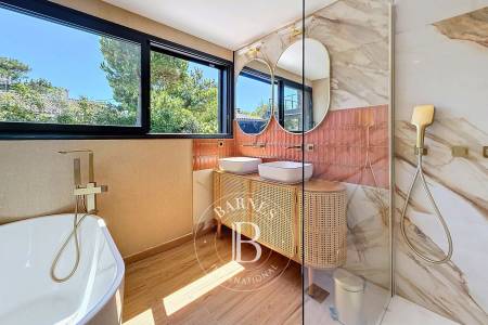 VILLA EN BOIS RÉNOVÉE AVEC PISCINE ET VUE PHARE AU CAP FERRET