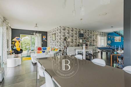 cave à vin dans villa de luxe à Arcachon