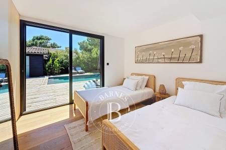 VILLA EN BOIS RÉNOVÉE AVEC PISCINE ET VUE PHARE AU CAP FERRET