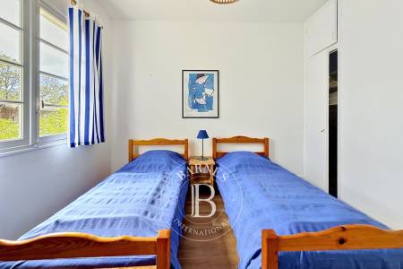 VILLA AVEC 4 CHAMBRES SITUÉE AU CENTRE DU CAP FERRET PROCHE DU MARCHE