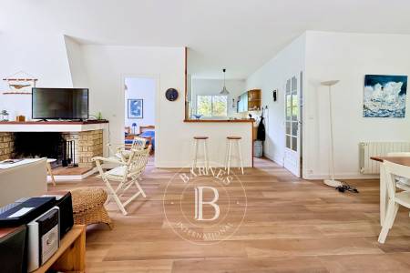 VILLA AVEC 4 CHAMBRES SITUÉE AU CENTRE DU CAP FERRET PROCHE DU MARCHE