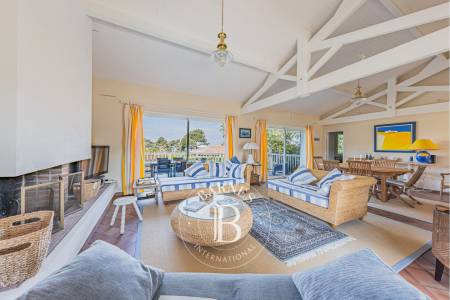 villa familiale avec buanderie et rangements
