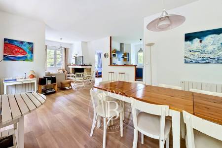 VILLA AVEC 4 CHAMBRES SITUÉE AU CENTRE DU CAP FERRET PROCHE DU MARCHE