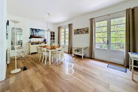 VILLA AVEC 4 CHAMBRES SITUÉE AU CENTRE DU CAP FERRET PROCHE DU MARCHE