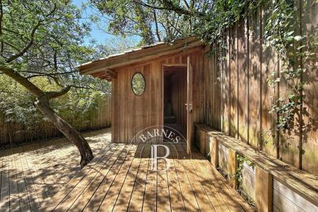 VILLA DE CHARME AU STYLE FERRETCAPIEN À LA VIGNE, SUR LA PRESQU’ÎLE DU CAP FERRET