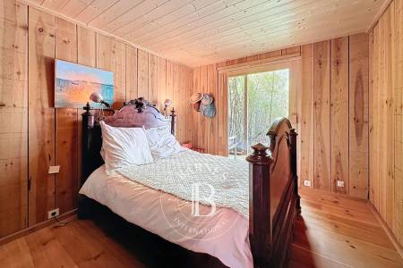 VILLA DE CHARME AU STYLE FERRETCAPIEN À LA VIGNE, SUR LA PRESQU’ÎLE DU CAP FERRET