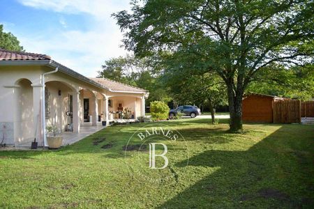 VILLA FAMILIALE À LÈGE BOURG