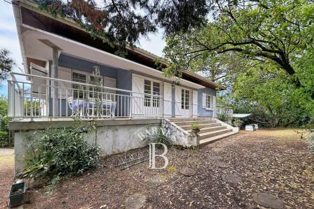 VILLA AVEC 4 CHAMBRES SITUÉE AU CENTRE DU CAP FERRET PROCHE DU MARCHE