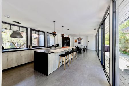 VILLA AUX BELLES PRESTATIONS A VENDRE MOULLEAU CENTRE