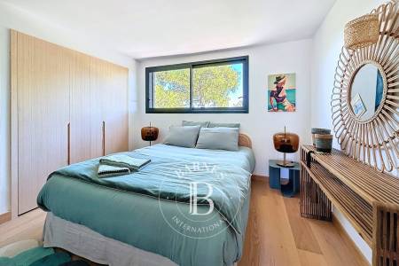 VILLA EN BOIS RÉNOVÉE AVEC PISCINE ET VUE PHARE AU CAP FERRET