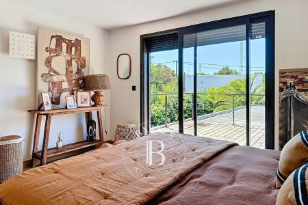VILLA EN BOIS RÉNOVÉE AVEC PISCINE ET VUE PHARE AU CAP FERRET