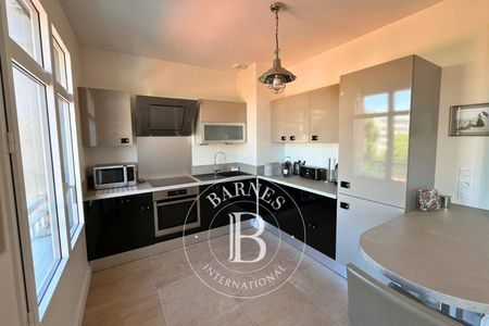 APPARTEMENT DEUX PIÈCES CUISINE ÉQUIPÉE A VENDRE