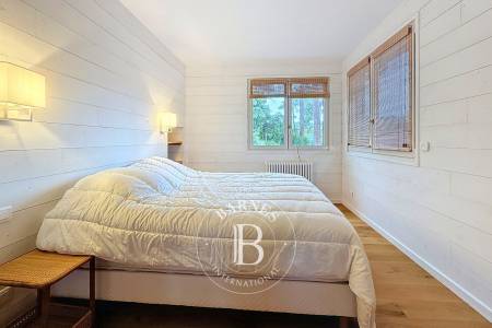 VILLA FAMILIALE RÉNOVÉE AVEC PISCINE À PIRAILLAN, SUR LA PRESQU’ÎLE DU CAP FERRET