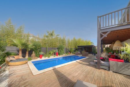 VILLA 5 CHAMBRES AVEC PISCINE A VENDRE LA HUME 33470