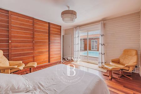 VILLA EN BOIS DANS LE CENTRE VILLE DE BISCARROSSE