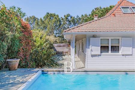 Notre zone d'activité pour ce service Annonce de maison néoclassique à rénover à vendre