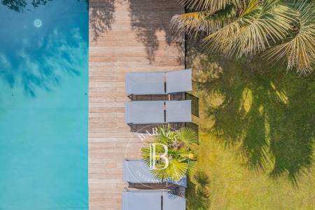 salle à manger ouverte sur jardin Cap Ferret style