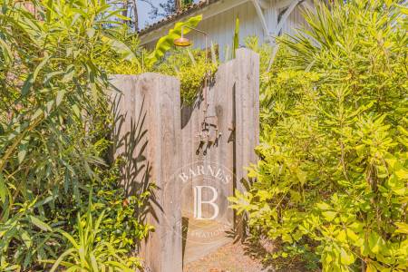 villa familiale avec dépendance et garage – agence immobilière de prestige