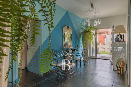 façade moderne d'une villa de prestige à Arcachon