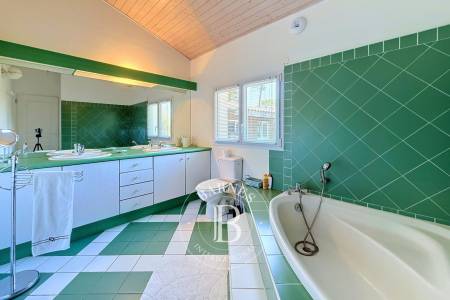 VILLA D’ARCHITECTE AVEC PISCINE AU PYLA-SUR-MER