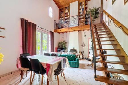 MAISON FAMILIALE AVEC 4 CHAMBRES, JARDIN ET GRAND GARAGE AUX ABATILLES À ARCACHON