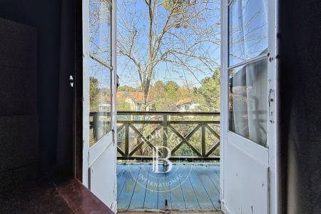 VILLA ARCACHONNAISE DE CARACTÈRE DE 225 M² AVEC TERRASSE ET JARDIN AU MOULLEAU, À ARCACHON