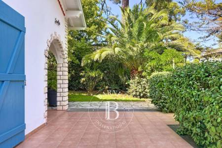MAISON FAMILIALE AVEC 4 CHAMBRES, JARDIN ET GRAND GARAGE AUX ABATILLES À ARCACHON