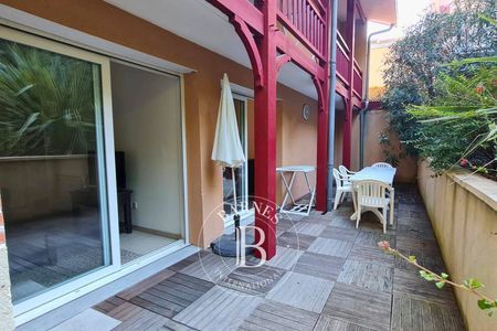 Investir dans l’immobilier de luxe à Arcachon : superbe appartement proche de la plage