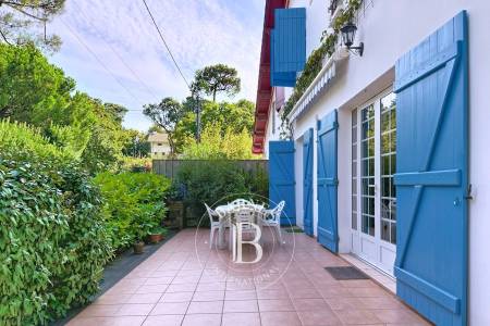 MAISON FAMILIALE AVEC 4 CHAMBRES, JARDIN ET GRAND GARAGE AUX ABATILLES À ARCACHON